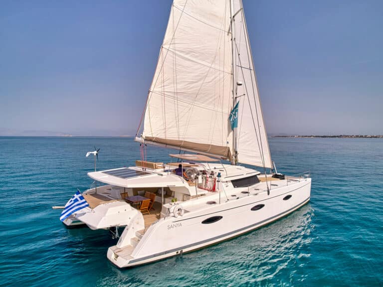 Luxury Catamaran HIGH FIVE in Greece