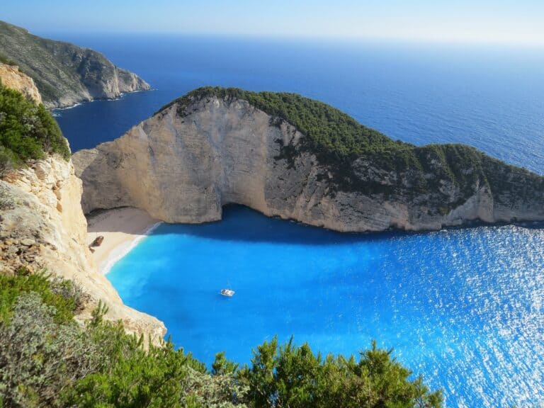 Holiday in Greece with a charter yacht or catamaran.