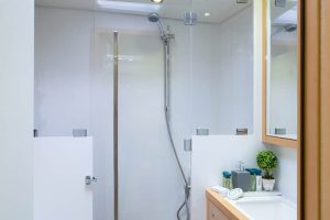 Blue Destiny - bathroom - bow right cabin