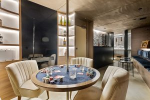 622710317-gentelmens-bar5-1