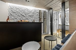622710472-gentelmens-bar7-3