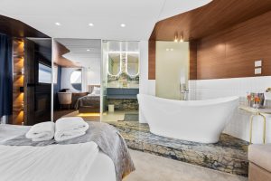 622711741-bella-2-master-cabin4-2