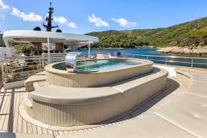 622723267-bella-sundeck8-1