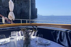 Al fresco dining table