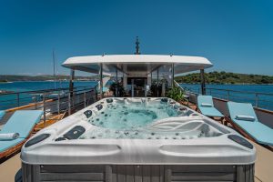 Riva - 02 - Exterior - Sundeck (2)