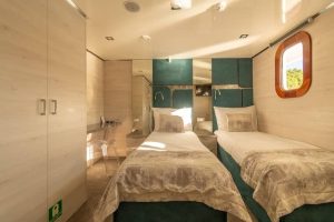 Twin cabin