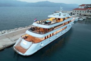 Yolo in harbour