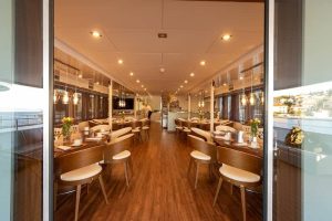 Yolo's restaurant