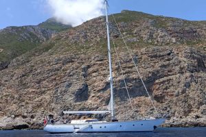 Malizia at anchor